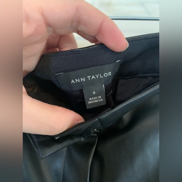 Ann Taylor Cuffed Ankle Faux Leather Pant Size 6 - Picture 3 of 7